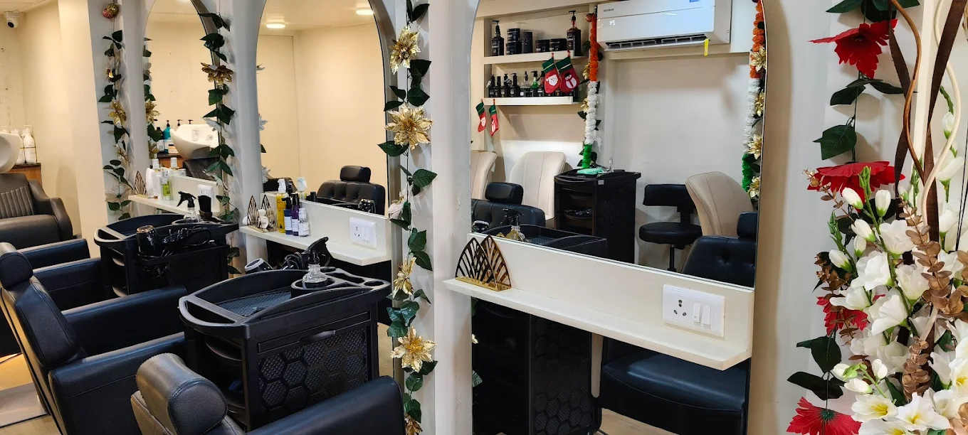 IINFINIITE Beauty Studio — Hair Stations with Elegant Arch Mirrors
